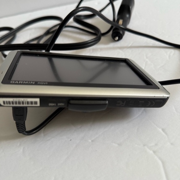 Garmin Nuvi GPS Navigator - Picture 2 of 7